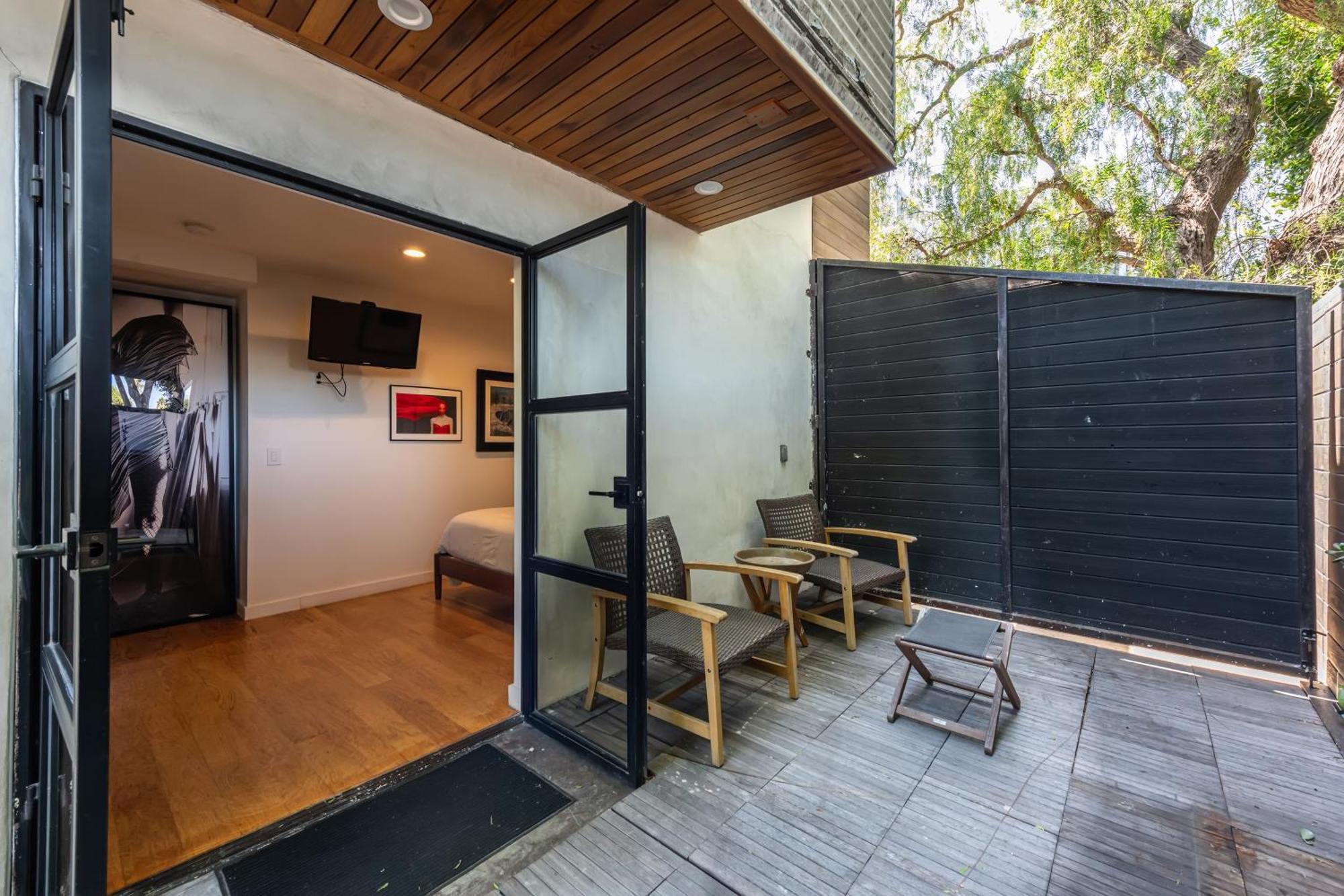 Venice Beach Studio With Large Private Patio Steps To The Beach Los Angeles Ngoại thất bức ảnh
